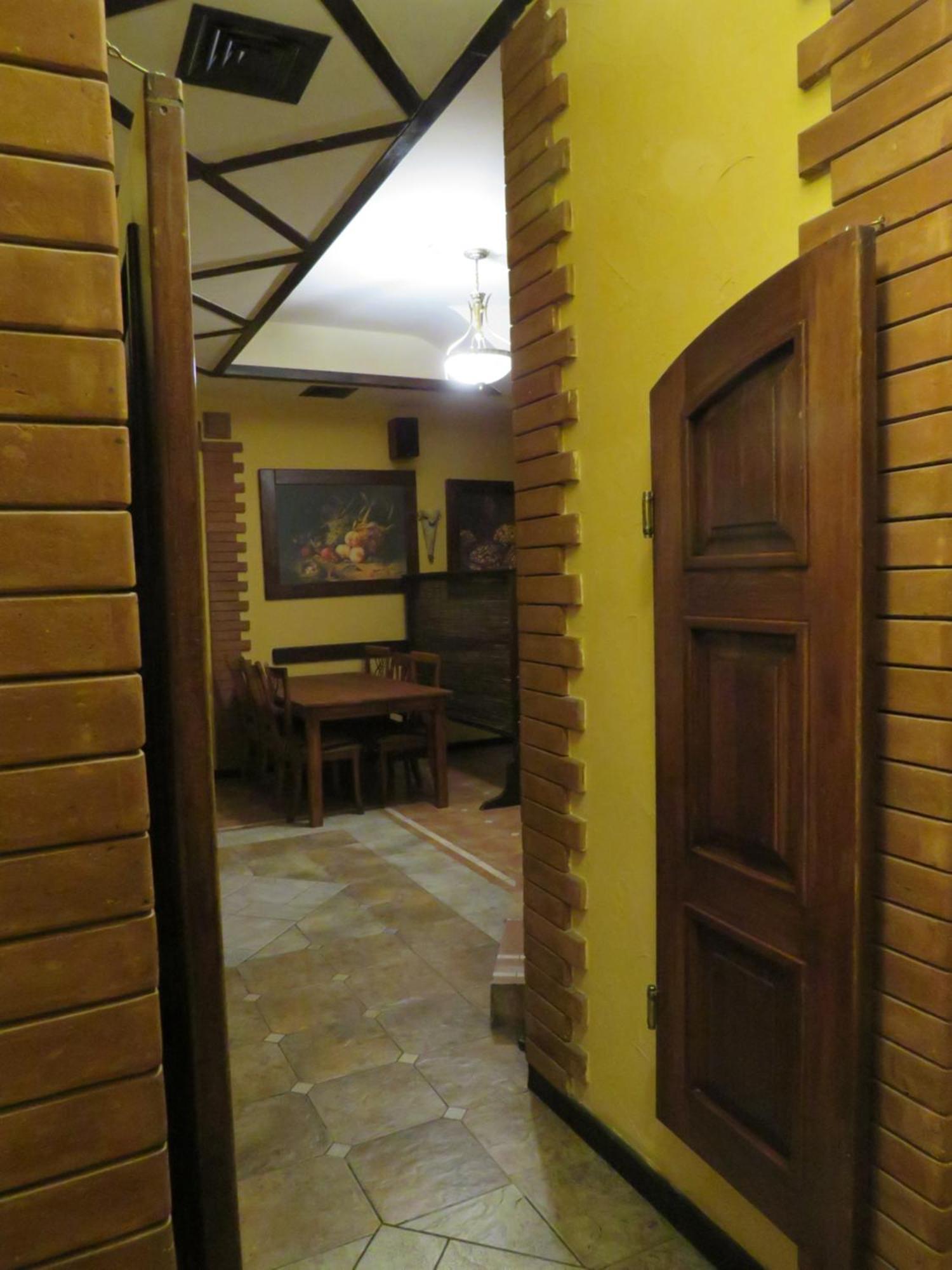 Hostel Jan In The Very Center Erivan Exterior foto